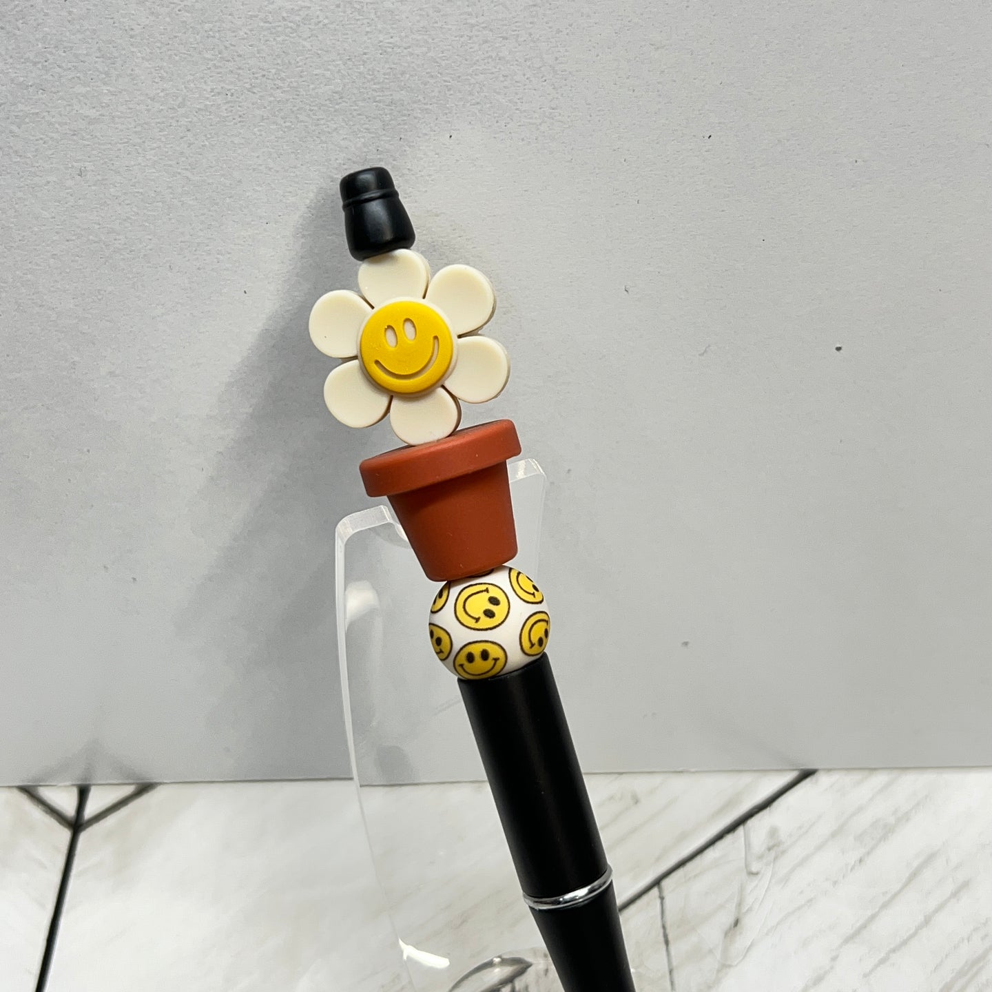 Beige Happy Daisy Plastic Pen